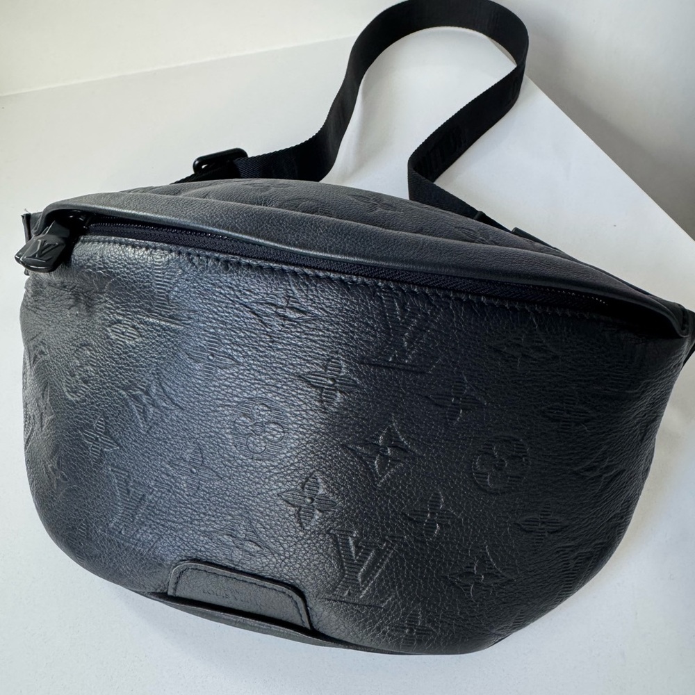Louis Vuitton Black Monogram Discovery Belt Bag - Picture 2 of 10